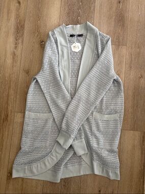 Doe & Rae Light Gray Open-Front Knit Cardigan